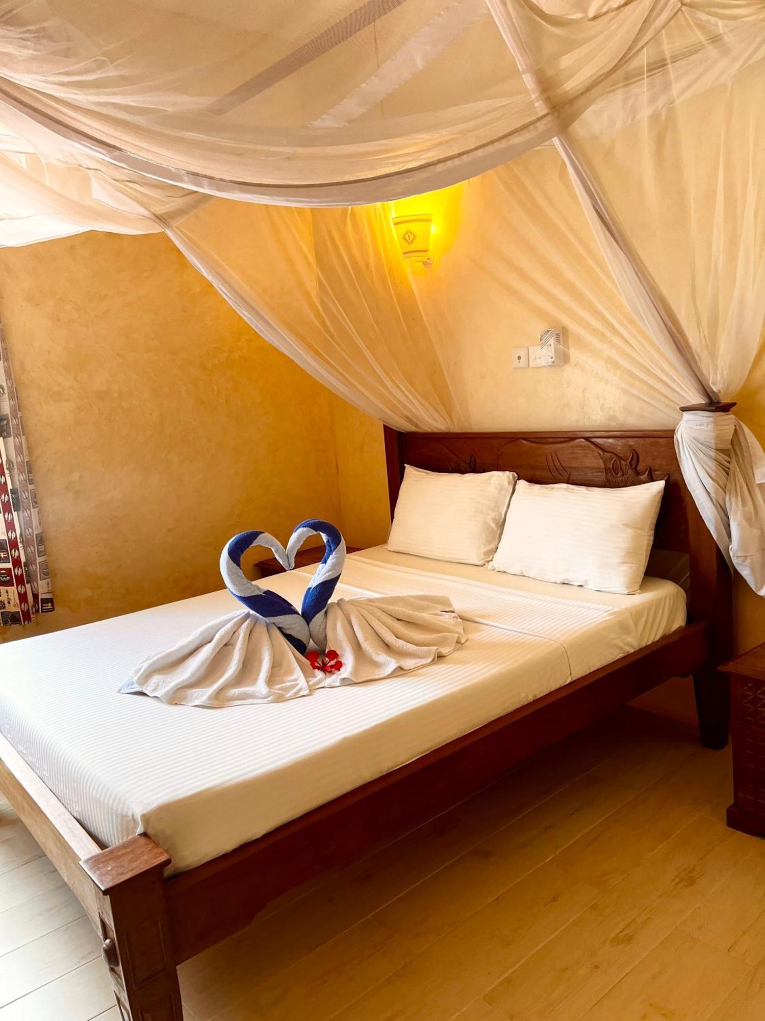 Flametree Beach Homes Diani Beach Eksteriør bilde
